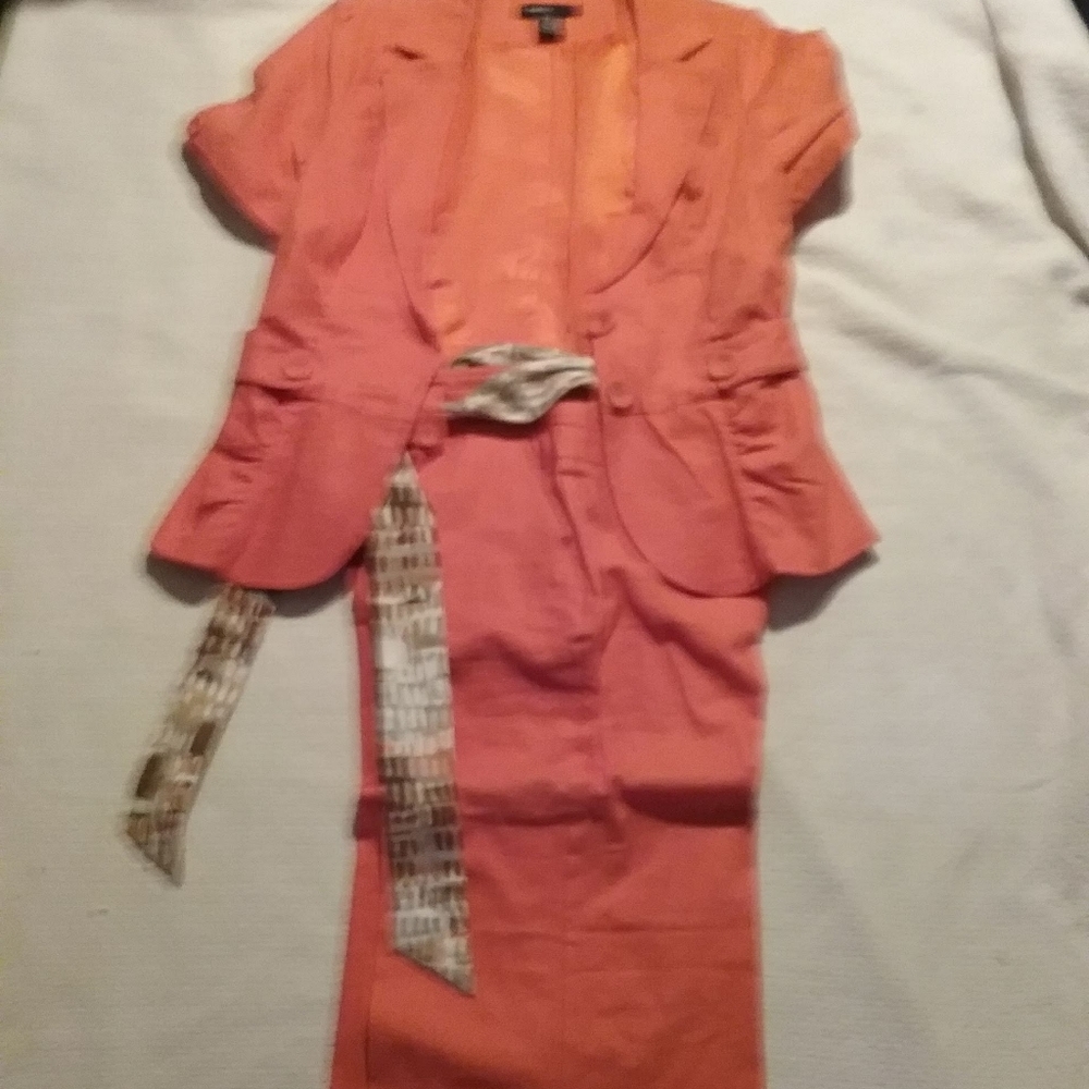 2 pieace jacket n Capri set